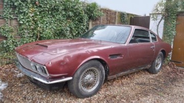 Un Aston Martin ruginit s-a vândut cu peste 60.000 de euro